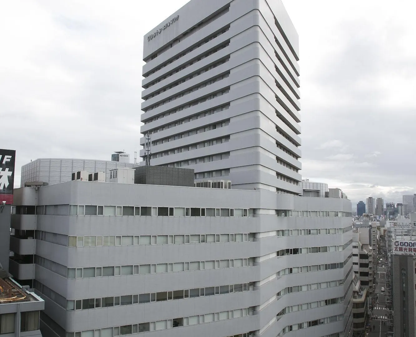 Shin Osaka Washington Hotel Plaza 3*,  Japan