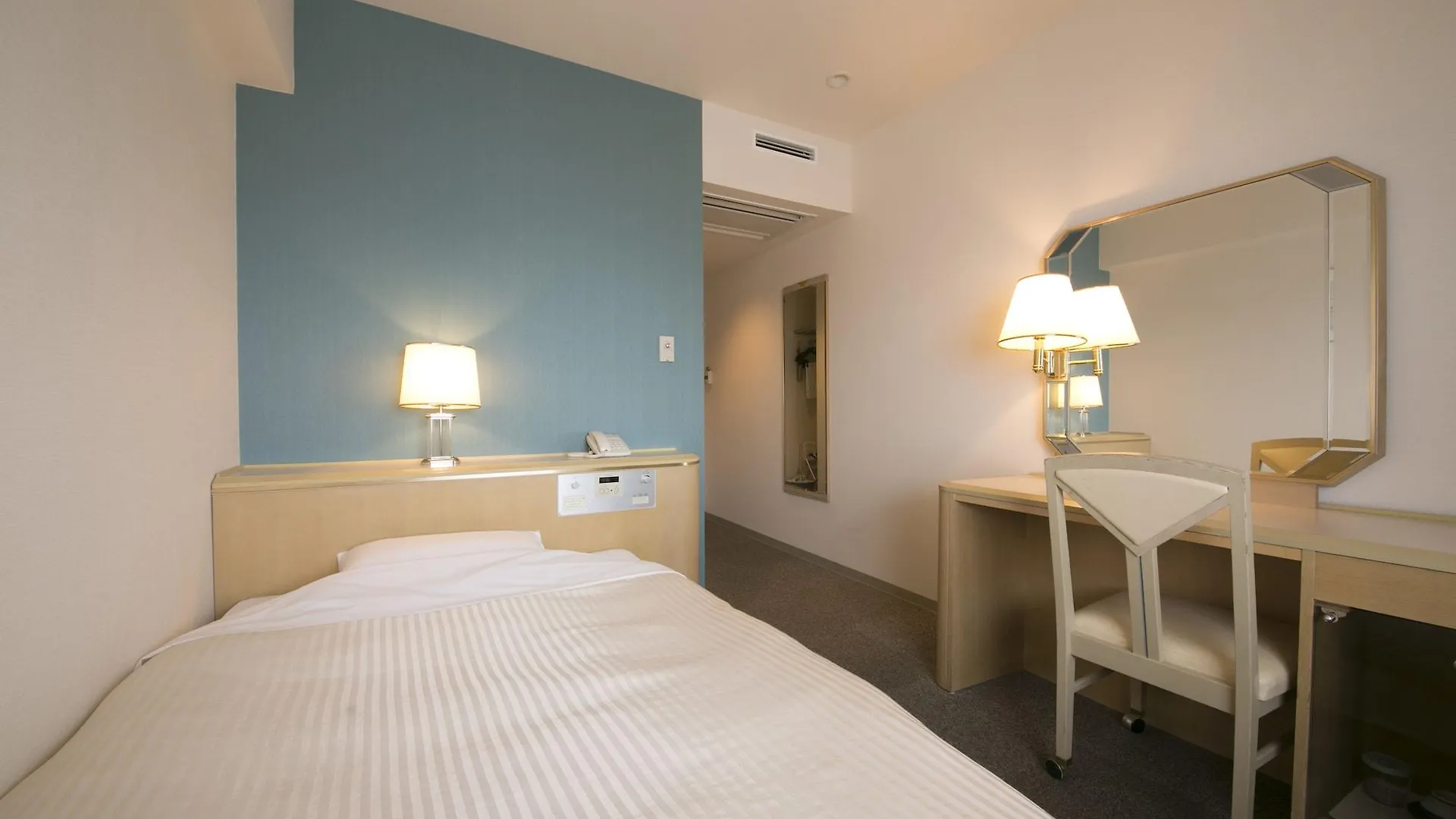 Shin Osaka Washington Hotel Plaza 3*,  Japan